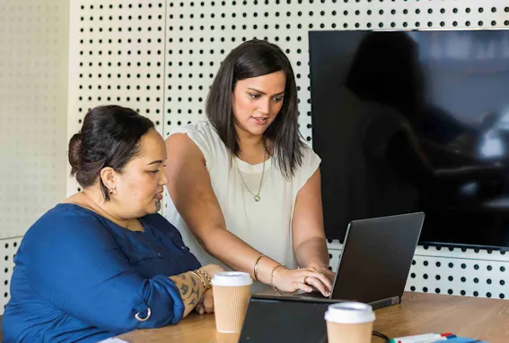 Coaching on laptop